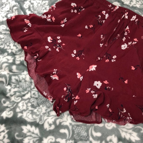 Ruffled Burgundy Floral Shorts Size XS - Picture 7 of 10